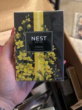 NEST Fragrances Citrine Eau de Parfum - Yellow and Black Floral Packaging